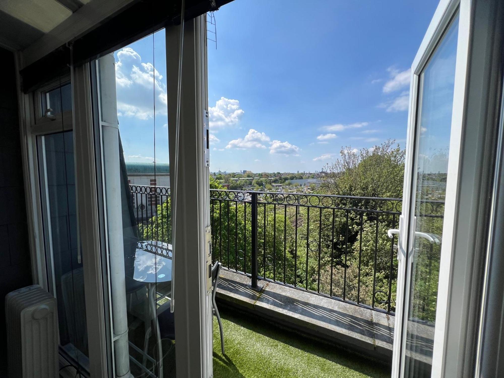 Comfy 2 Bedroom Apartments - Finchley Road, Londres Exterior foto
